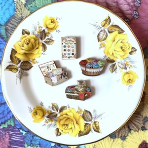 Image of Sewing themed buttons & Thread keeper