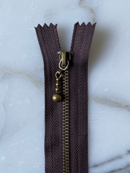 Image of Lang metallynlås med kugle - Brun