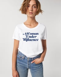 CAMISETA - WOMAN UNDER THE INFLUENCE- CORTE ENTALLADO RETRO