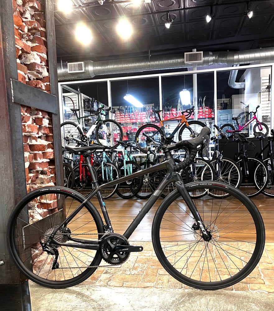 Image of Felt VR Advanced 105 carbon road bike