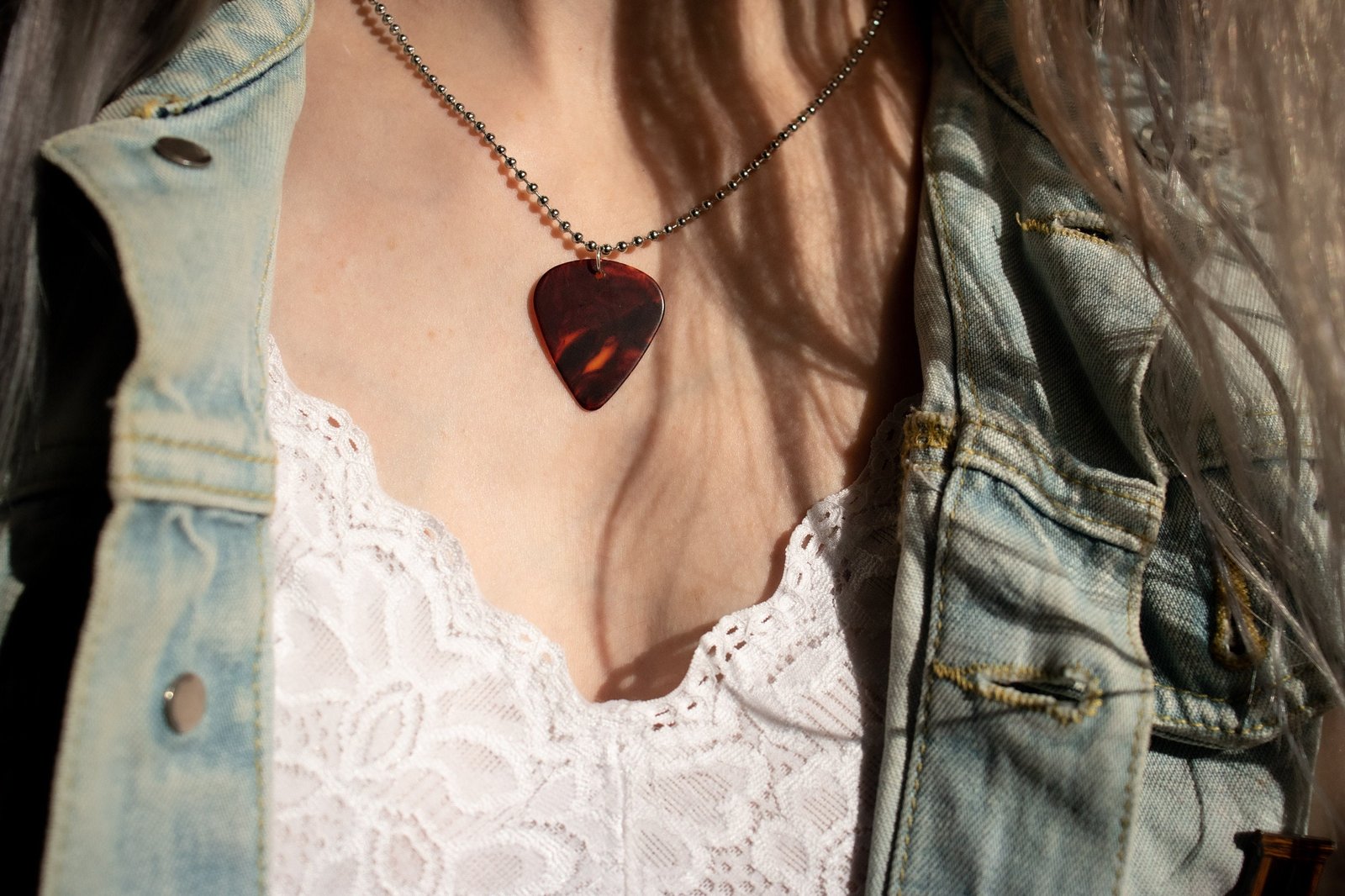 Stranger Hellfire Club Eddie Munson Guitar Pick Leather Necklace With  Pendant Perfect Gift For TV Drama Fans And Friends Z0417 From Lianwu09,  $21.29 | DHgate.Com