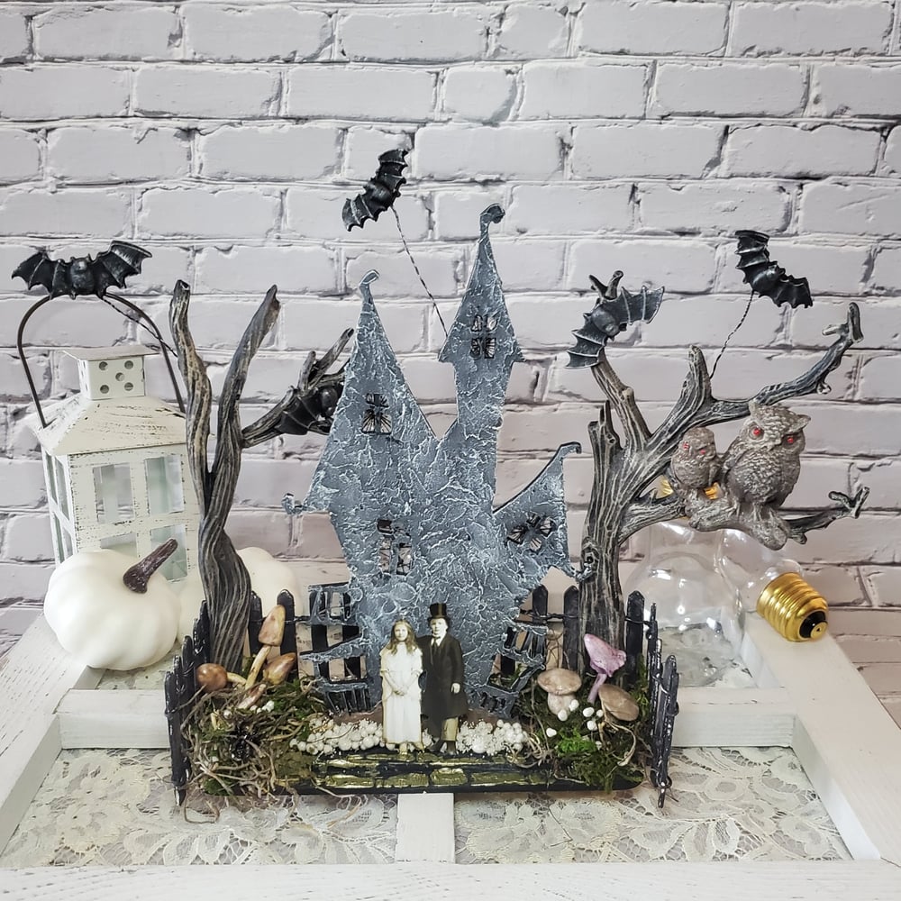 Haunted House stand