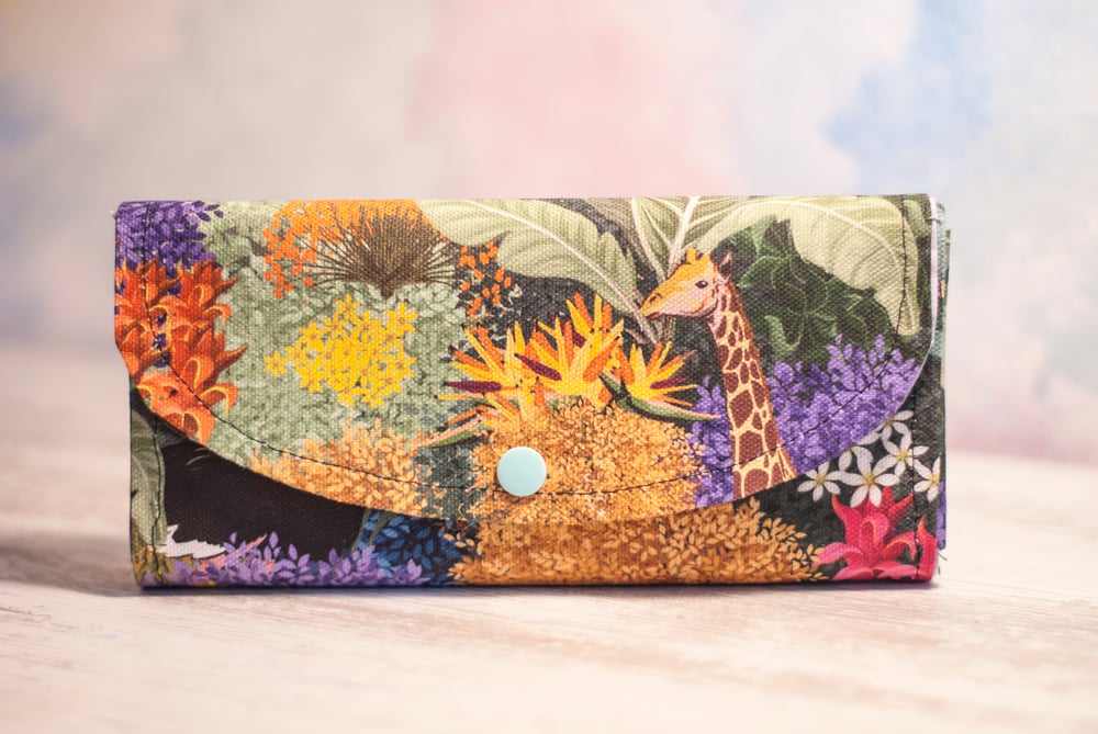 Image of Carteras Estampado Selva (Tamaños Grande y Pequeño)