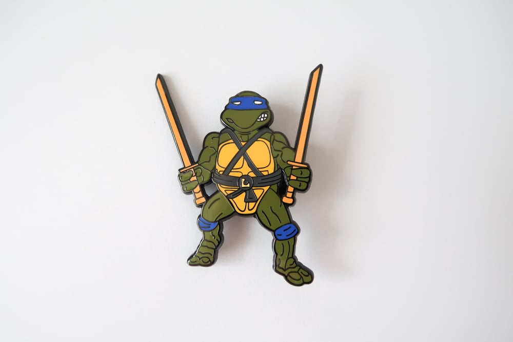 Leonardo TMNT - Hard Enamel Pin - 1988 Playmates Style