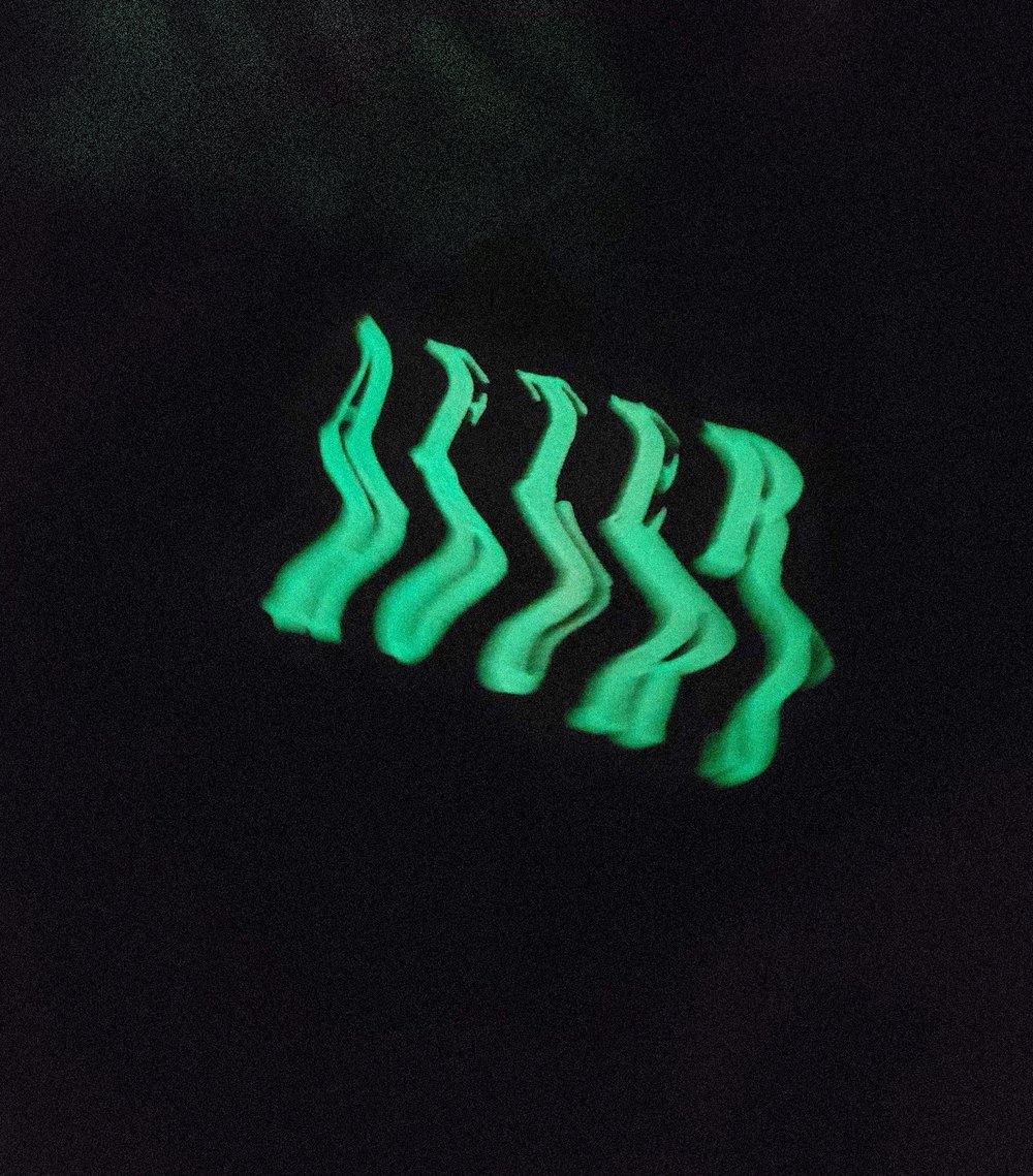 GLOW IN THE DARK - GLITCHY - T 