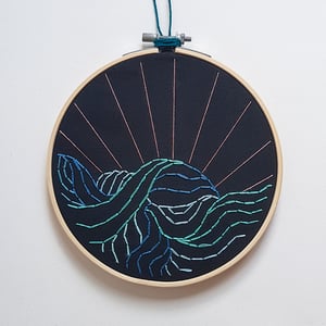 EMBROIDERED SEA WAVES (16cm)