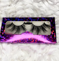 Image 5 of Dramatic Lashes