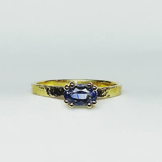 Beeld van 8 prong sapphire solitaire