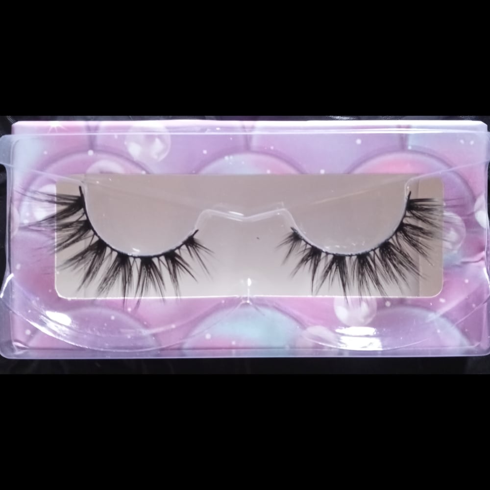 Image of PHEEnom's Flirty Faux Mink Lashes