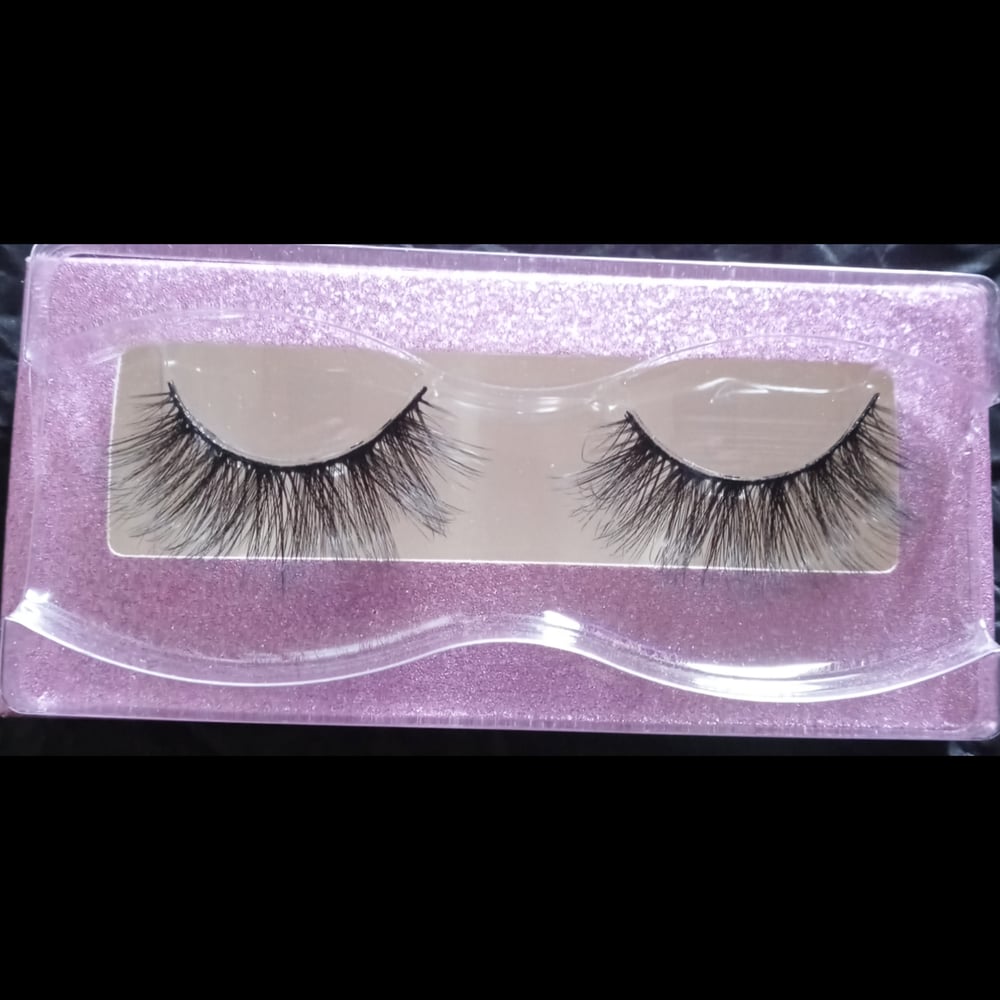 Image of PHEEnom's Outgoing Faux Mink Lashes