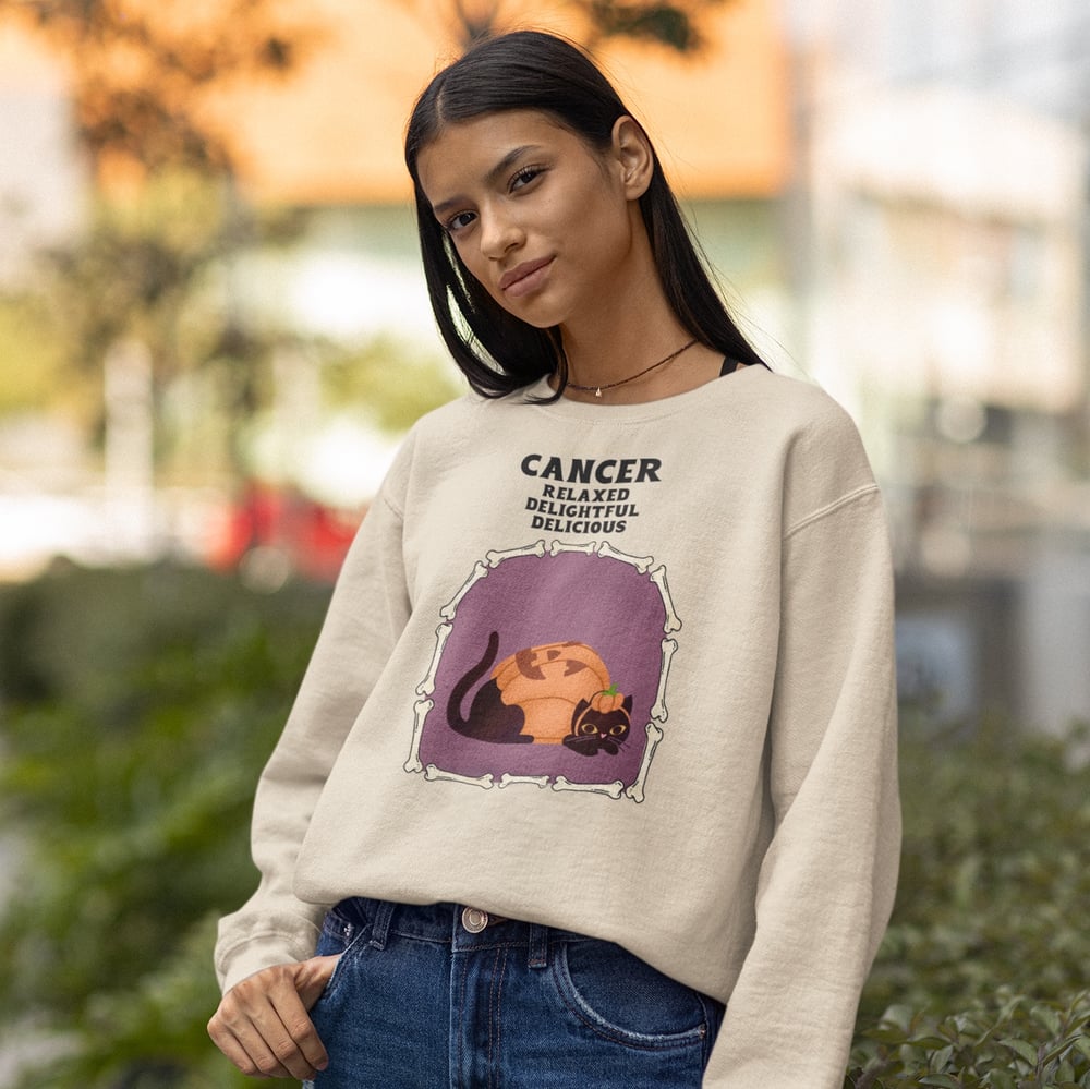 Image of HALLOWEEN CAT ASTROLOGY CREWNECK - LIGHT