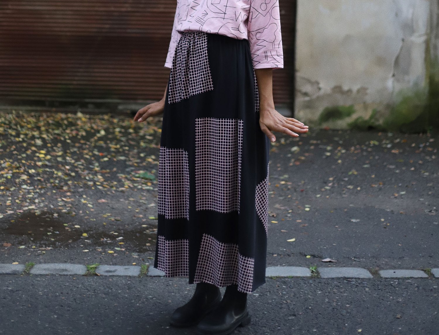 Image of BLACK SKIRT WITH PINK GRID (preorder)