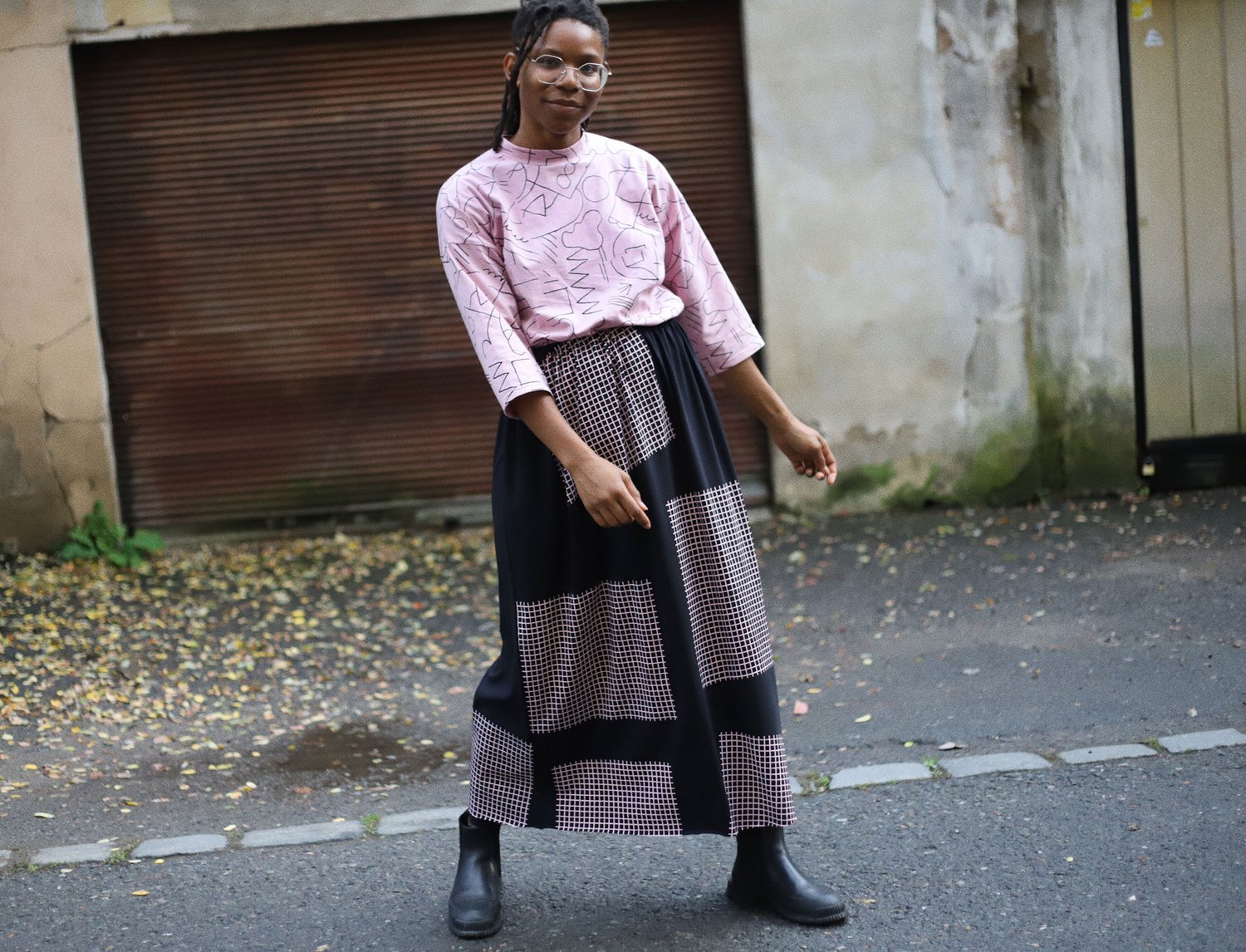 Image of BLACK SKIRT WITH PINK GRID (preorder)