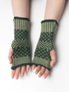 Fair-Isle Merino Knitted Mittens-Forest Olive 