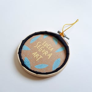 EMBROIDERED SOUND WAVES (11cm)
