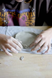 Image 3 of TU I TERAZ. RELAKSUJĄCE POPOŁUDNIE Z GLINĄ