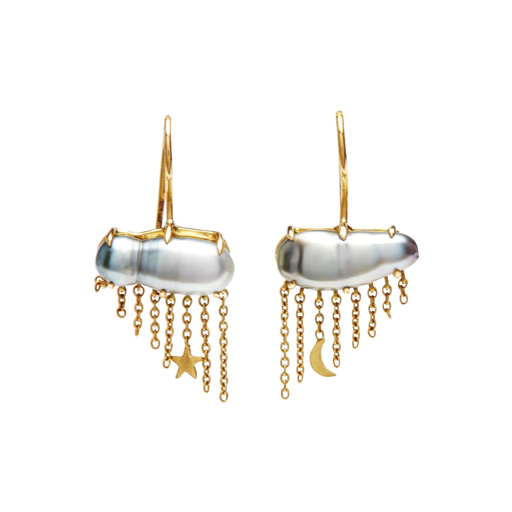 Image of Un Hada Nimbus Pearl Earrings 