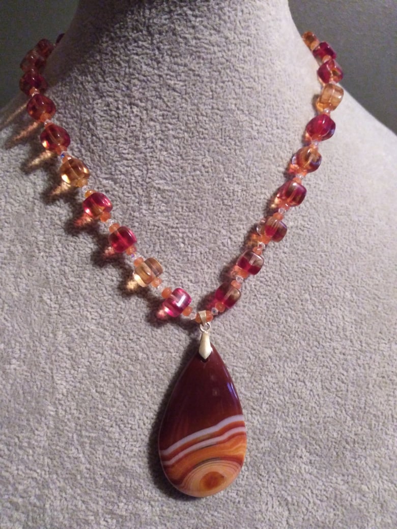 Image of DEEP ORANGE AGATE PENDANT WITH PRECIOSA CUBES AND CRYSTALS