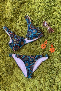 60s ring bikini in Crazy daisy Blue Small