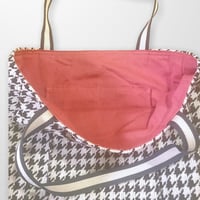 Image 2 of Dark grey and white houndstooth bag pink lining