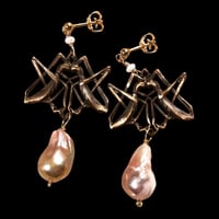 Image 1 of INSECTORUM ADVENTA KISSING GRASSHOPPER Earring