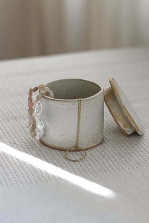Image of ceramic jar 
