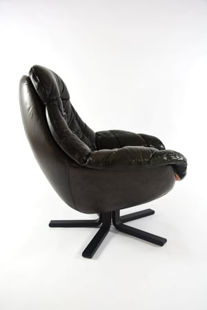 Image of Fauteuil en cuir noir de Henry Walter KLEIN