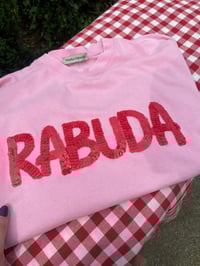 Image 2 of Camiseta bordada a man. RABUDA rosa. Corte oversize. Talla única!