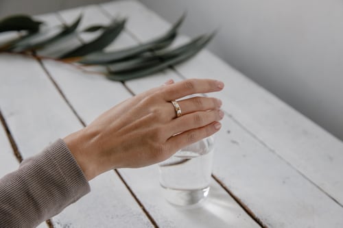 Image of VERBA water glass with a Latin inscription