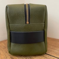 Image 3 of OLIVE GRAIN LEATHER WASHBAG