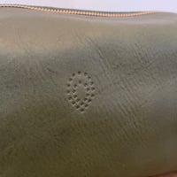 Image 4 of OLIVE GRAIN LEATHER WASHBAG