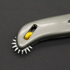 Image of Box knife w/ scoring tool