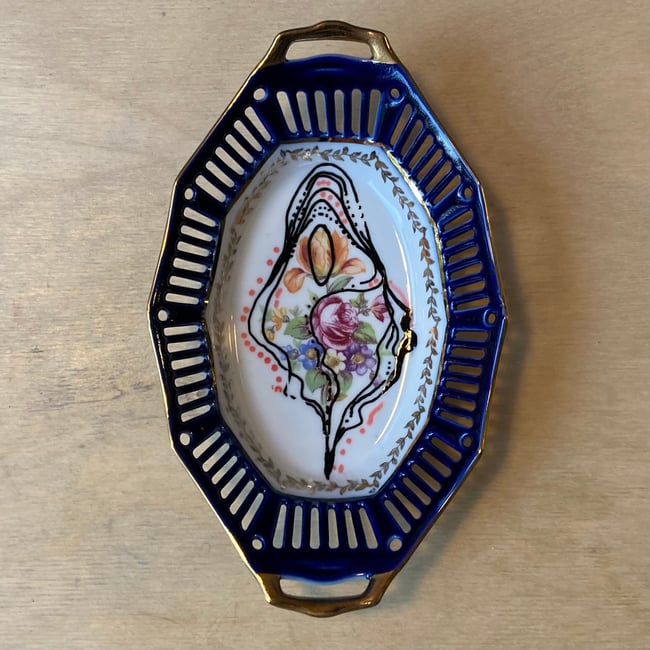 Vulva Dish (small +)