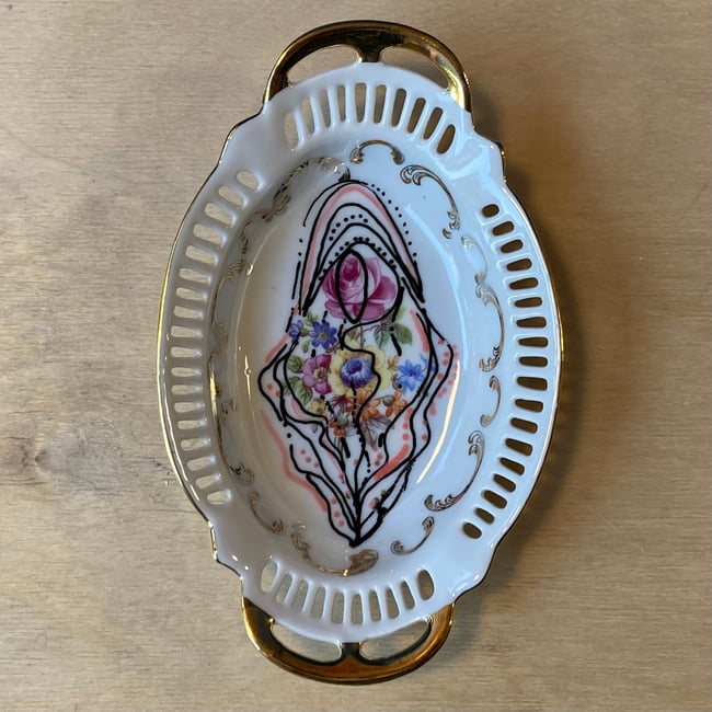 Vulva Dish (small +)