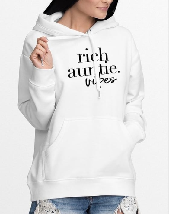 Image of Rich Auntie (white)