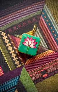 Image 2 of Lotus miniature 