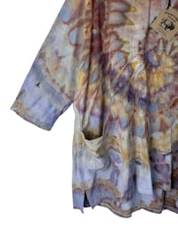 Image 4 of M Cotton Forager Top in Earthy Spiral Ice Dye
