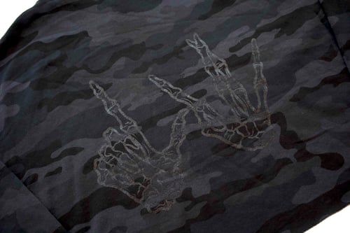 Image of LW BLACK CAMO CROP