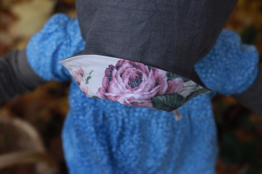 Image of Gray winter linen with vintage florals