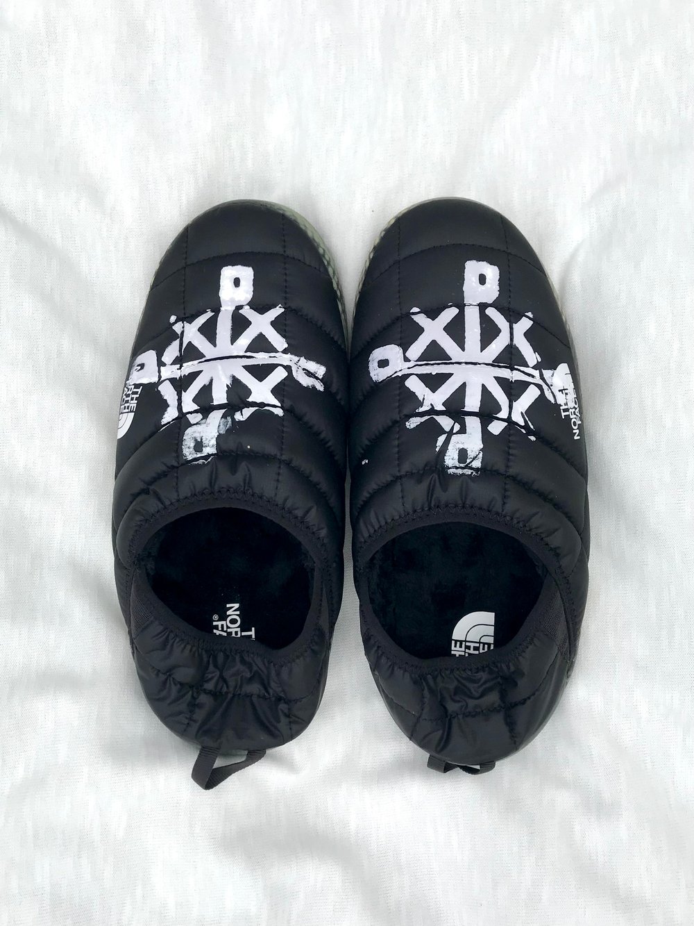prayxplot poler slippers in black 