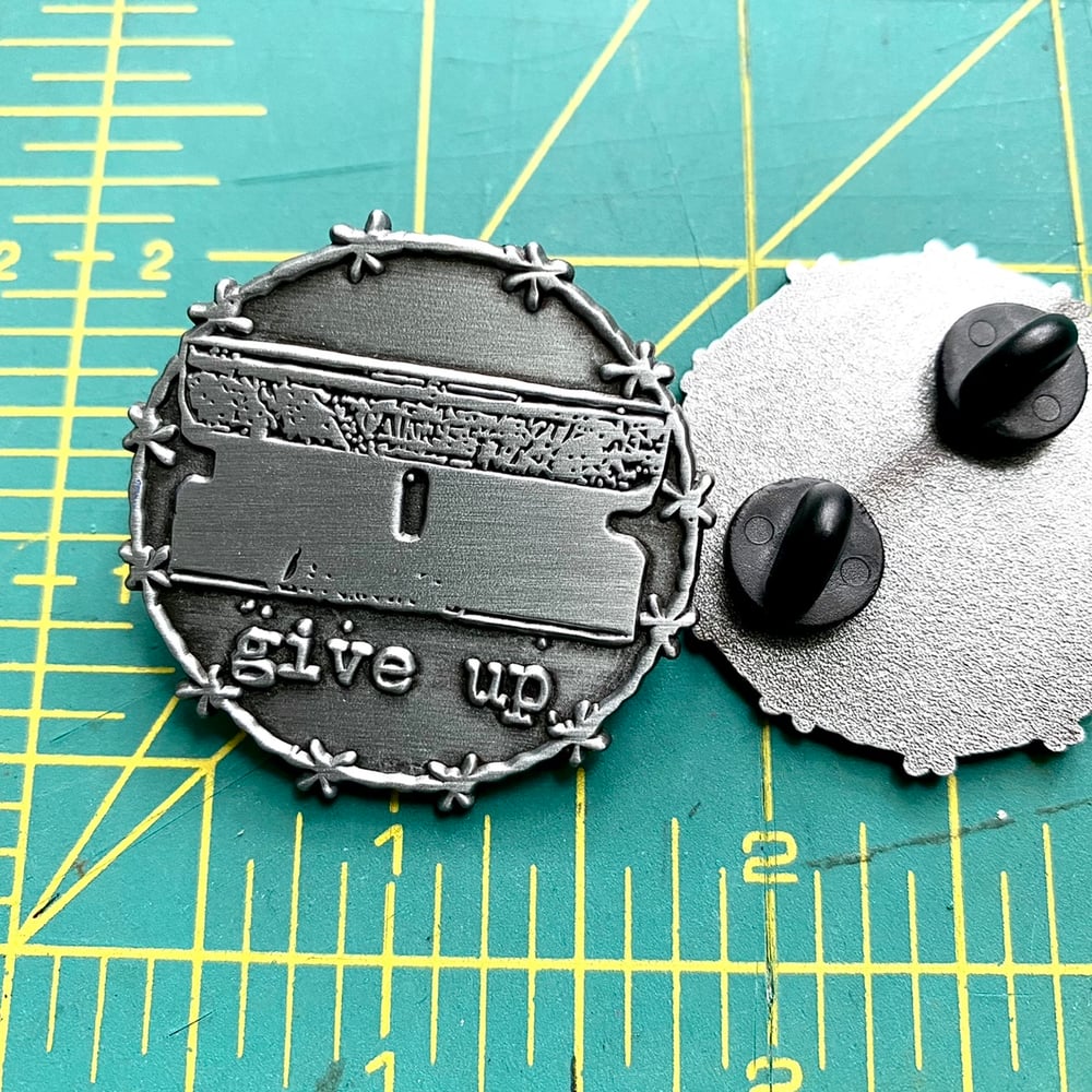barbed razor pin / give up