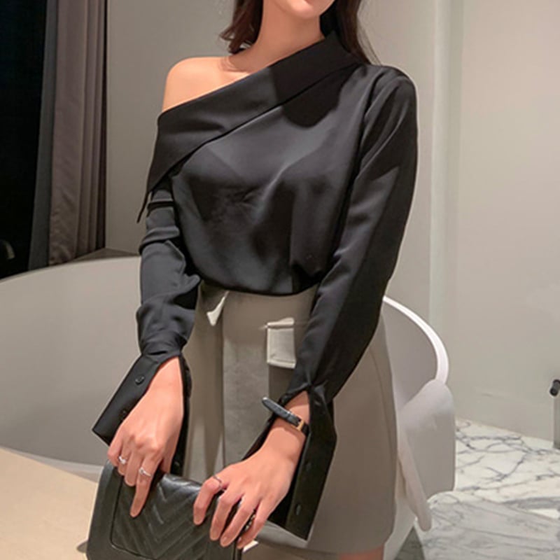 Image of TOP TIER BLOUSE (BLACK)