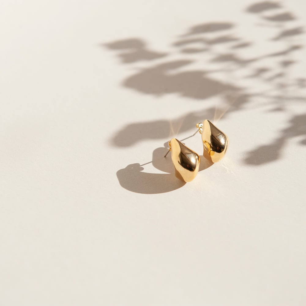 Image of Gold bold earstuds