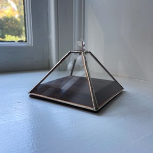 Image of Crystal Topper Pyramid Box, no.4