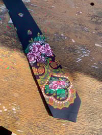 Image 3 of GRAVATA NEGRA. Feita a man. 