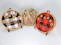 Image 1 of Buffalo Plaid Family Ornament / Ornamento Familiar De Tartan