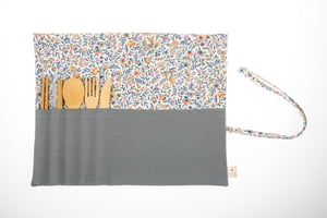 Image of Conjunto de Refeição com Utensílios de Bambu - Flores Azuis e Amarelas