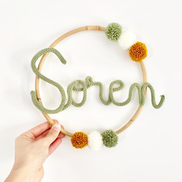 Image of .Couronne 6 pompons.