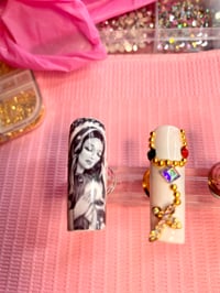 Image 2 of Virgin Mary blk & white set with rosary 