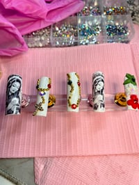 Image 4 of Virgin Mary blk & white set with rosary 
